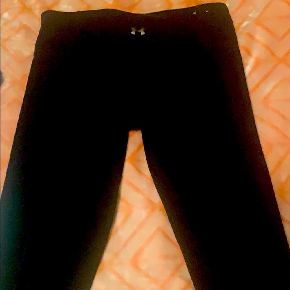 Woman’s under armor leggings size  med